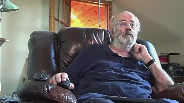 Snapshot of janzer13 chatting on 11-20-25, 03:12 janzer13 online show from 11-20-25, 03:12