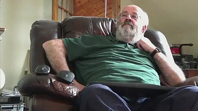 Snapshot of janzer13 chatting on 11-22-25, 01:54 janzer13 online show from 11-22-25, 01:54