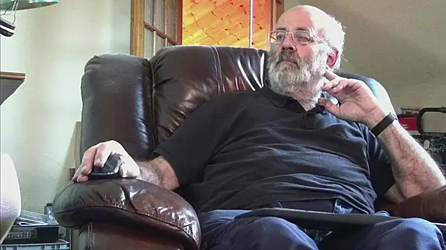 Snapshot of janzer13 chatting on 11-24-25, 02:39 janzer13 online show from 11-24-25, 02:39