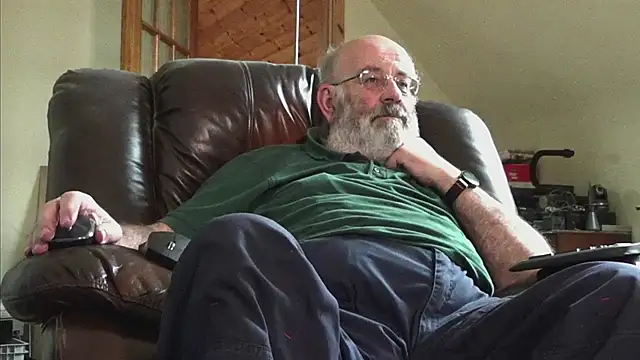 Snapshot of janzer13 chatting on 11-27-25, 01:57 janzer13 online show from 11-27-25, 01:57