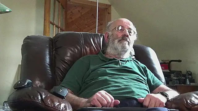 Snapshot of janzer13 chatting on 11-30-25, 02:10 janzer13 online show from 11-30-25, 02:10