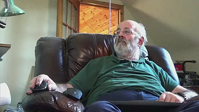 Snapshot of janzer13 chatting on 12-04-25, 01:53 janzer13 online show from 12-04-25, 01:53