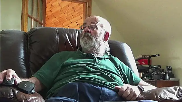Snapshot of janzer13 chatting on 05-01-26, 01:05 janzer13 online show from 05-01-26, 01:05