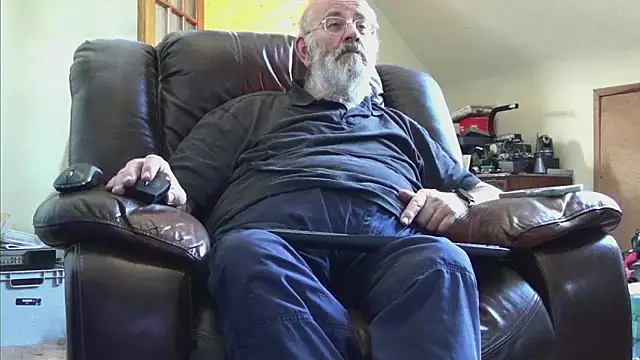 Snapshot of janzer13 chatting on 05-13-26, 01:19 janzer13 online show from 05-13-26, 01:19