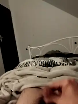 Snapshot of tip_hard_cock chatting on 10-29-25, 04:42 tip hard cock online show from 10-29-25, 04:42