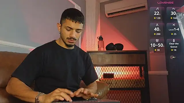 ArturoCardona  online show from 12-17-25, 09:32