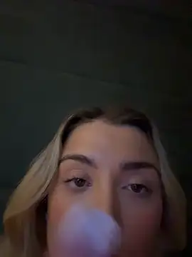 Snapshot of ellariverss chatting on 09-17-25, 04:52 ellariverss online show from 09-17-25, 04:52