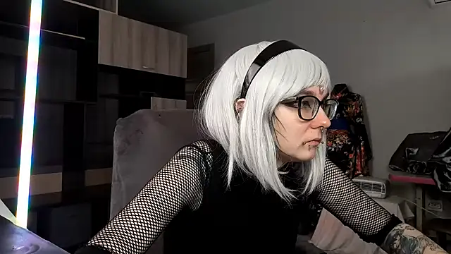 HighelikeGirl online show from 10-21-25, 08:48