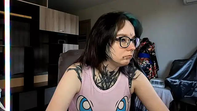 HighelikeGirl online show from 10-22-25, 07:19