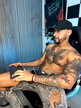 Snapshot of Nikola_Hank chatting on 09-17-25, 04:58 Nikola Hank online show from 09-17-25, 04:58