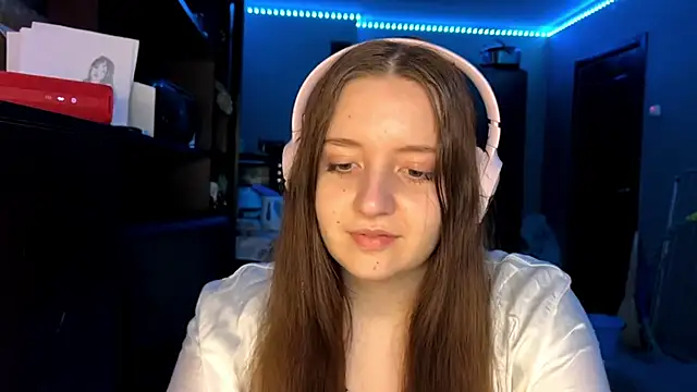 LauretteRagar online show from 09-19-25, 05:02