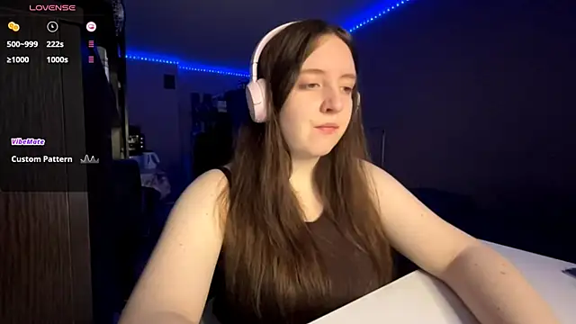 LauretteRagar online show from 10-21-25, 06:19