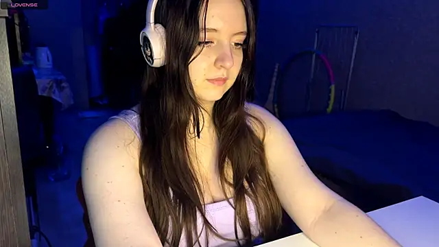 LauretteRagar online show from 11-21-25, 05:11