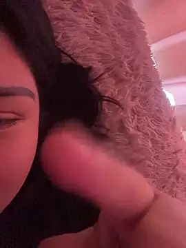 Regina Escobar online show from 10-25-25, 09:09