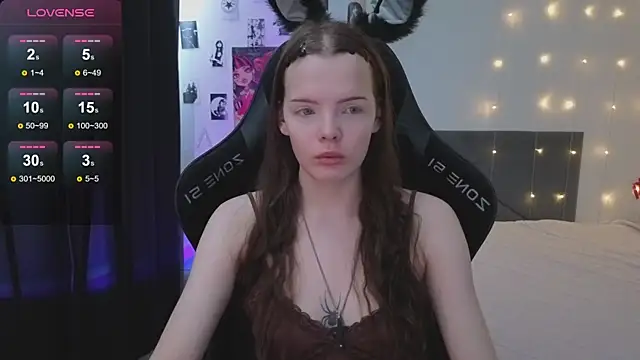 Luna Navy online show from 02-18-26, 06:53