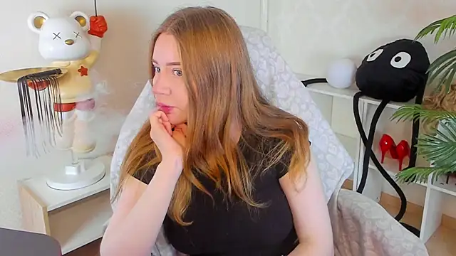 Lillie Berry online show from 10-18-25, 04:48