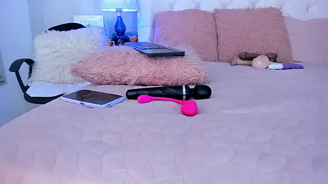 Yara Bliss  online show from 11-17-25, 04:13