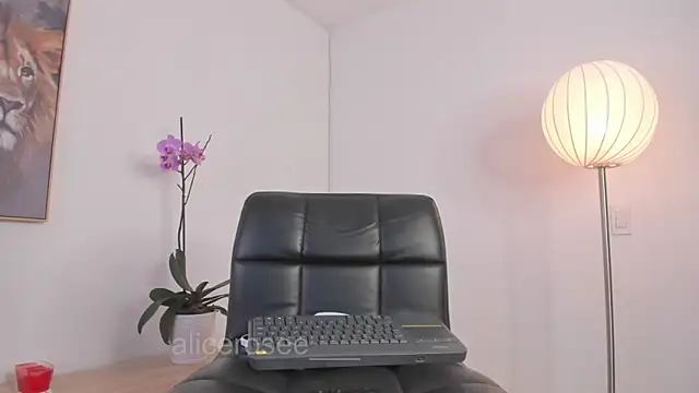Snapshot of _Alicerosee chatting on 06-03-26, 08:36 Alicerosee online show from 06-03-26, 08:36