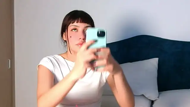 Snapshot of angelinhaaa chatting on 09-16-25, 02:45 angelinhaaa online show from 09-16-25, 02:45