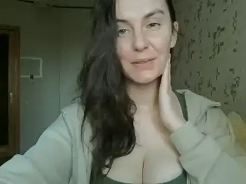 Snapshot of KatalinaQE chatting on 10-03-25, 08:33 KatalinaQE online show from 10-03-25, 08:33