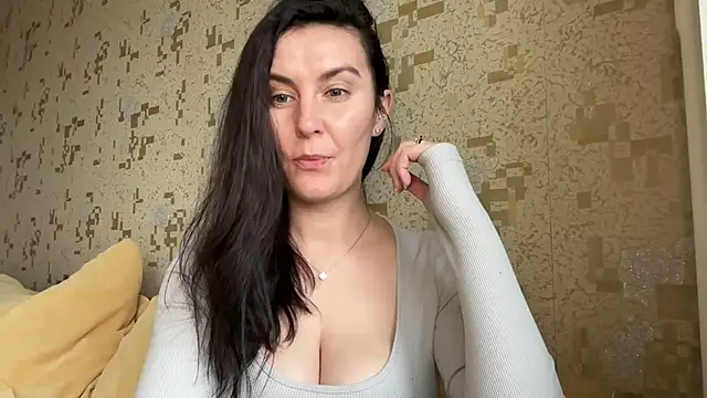 KatalinaQE online show from 12-14-25, 10:42