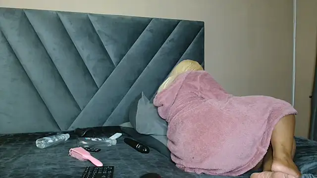 ThickTemptress18 online show from 05-12-26, 10:18