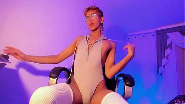 Angelicious Boy online show from 11-29-25, 02:47