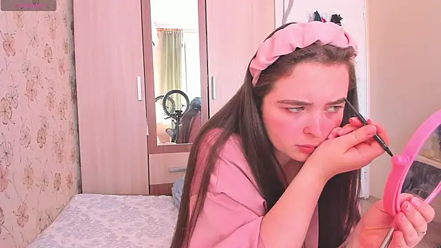 Snapshot of Alice_next_door chatting on 06-02-26, 11:23 Alice next door online show from 06-02-26, 11:23