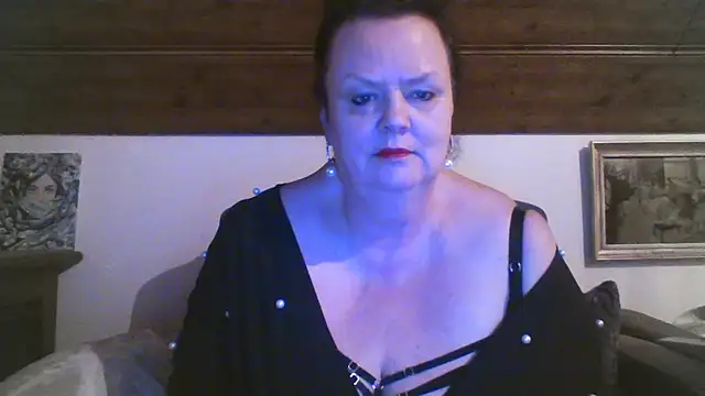 TiffanyMature online show from 04-18-26, 08:09