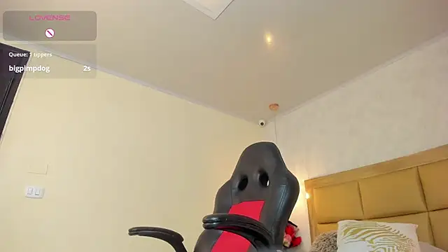 MELISSAROUGE online show from 04-20-26, 07:48