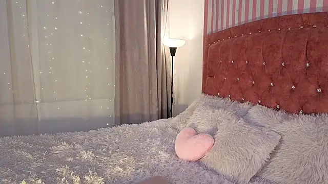 LunaVelvet777 online show from 04-20-26, 05:48