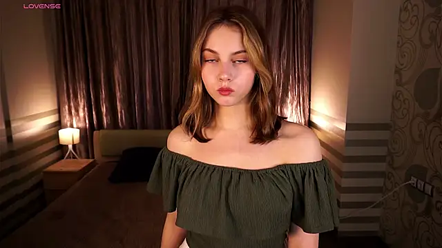 Snapshot of NylaNadler chatting on 10-20-25, 06:25 NylaNadler online show from 10-20-25, 06:25