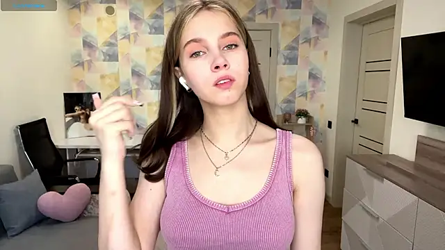 NylaNadler online show from 02-11-26, 06:07