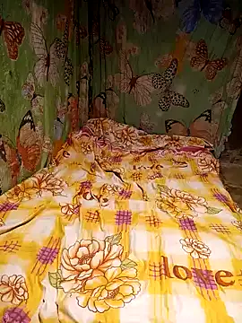 Snapshot of hotmomma8 chatting on 12-19-25, 02:13 hotmomma8 online show from 12-19-25, 02:13