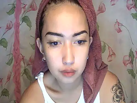 Snapshot of Soft_Angel8 chatting on 06-26-26, 04:06 Soft Angel8 online show from 06-26-26, 04:06