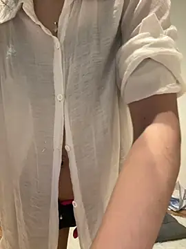 Snapshot of lanlan_girl2k chatting on 12-02-25, 07:03 lanlan girl2k online show from 12-02-25, 07:03