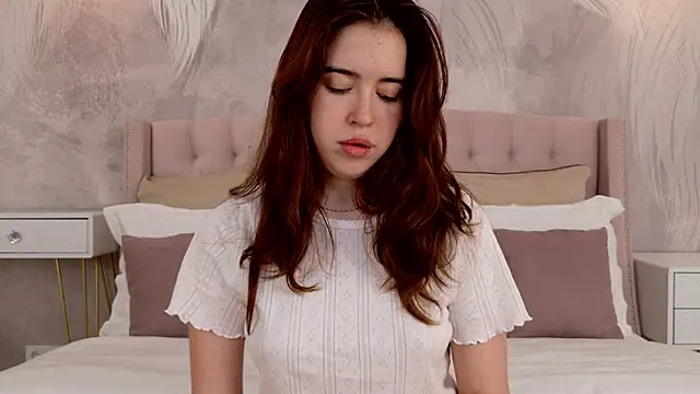 Snapshot of KimberlyBond chatting on 09-16-25, 03:02 KimberlyBond online show from 09-16-25, 03:02