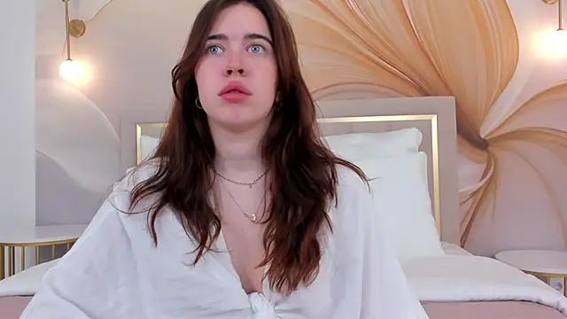 Snapshot of KimberlyBond chatting on 09-23-25, 03:04 KimberlyBond online show from 09-23-25, 03:04