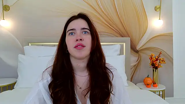 Snapshot of KimberlyBond chatting on 09-24-25, 03:04 KimberlyBond online show from 09-24-25, 03:04