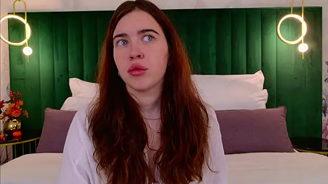 Snapshot of KimberlyBond chatting on 09-25-25, 03:05 KimberlyBond online show from 09-25-25, 03:05