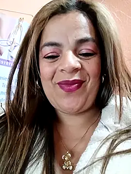 Mia-Glow online show from 11-28-25, 12:46