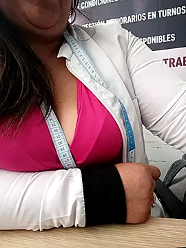 Mia-Glow online show from 01-08-26, 12:51