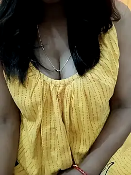 Snapshot of Hot-Risa chatting on 12-14-25, 03:06 Hot-Risa online show from 12-14-25, 03:06