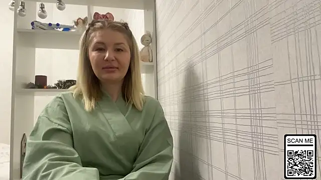 Blondie xoxoxo online show from 12-16-25, 08:41