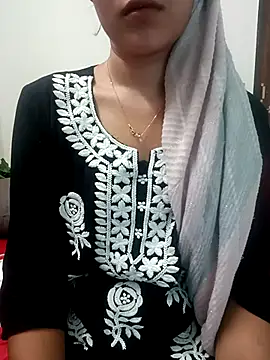 Snapshot of Cutie_Shruti chatting on 09-25-25, 10:08 Cutie Shruti online show from 09-25-25, 10:08