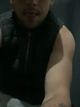 Snapshot of ayrrm chatting on 11-11-25, 02:22 ayrrm online show from 11-11-25, 02:22