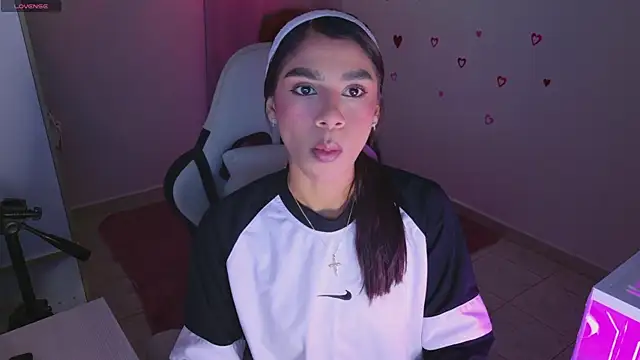 BrunetteAdams001 online show from 02-24-26, 03:48