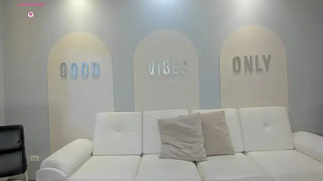 VeronicaBlue online show from 12-15-25, 10:19