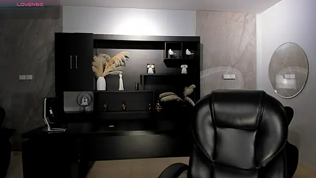 MilaColeman online show from 06-11-26, 03:59