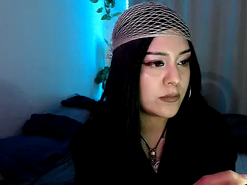 Snapshot of bluegoddessstoned chatting on 10-04-25, 02:20 bluegoddessstoned online show from 10-04-25, 02:20